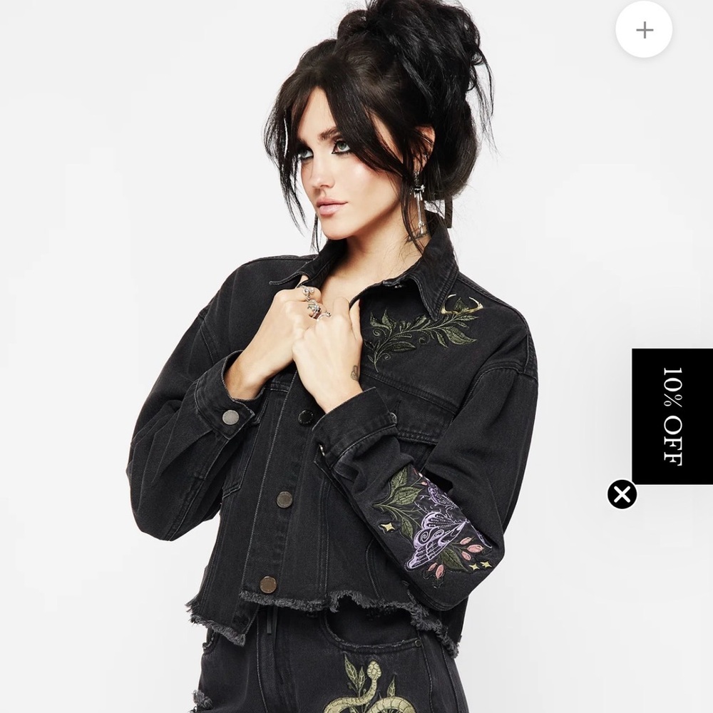 Disturbia Nirah Embroidered Crop Denim jacket Size 10 (fits like M/L)